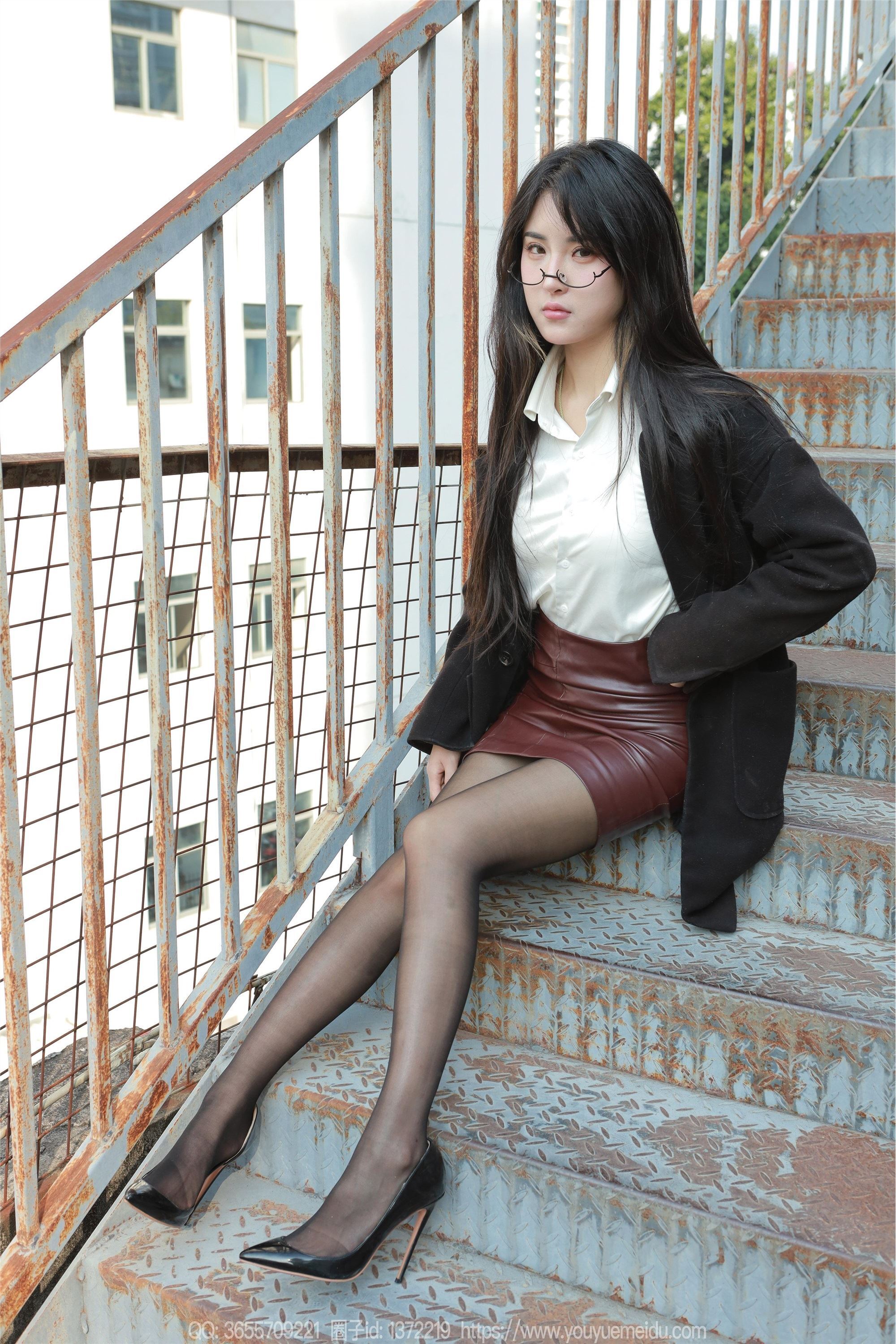 IESS异思趣向  2024.12.22 丝享家 1930 小宝《眼镜美女》